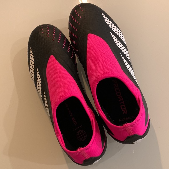 Predator Accuracy 3 soccer cleats - size M8/W9 - Picture 8 of 9